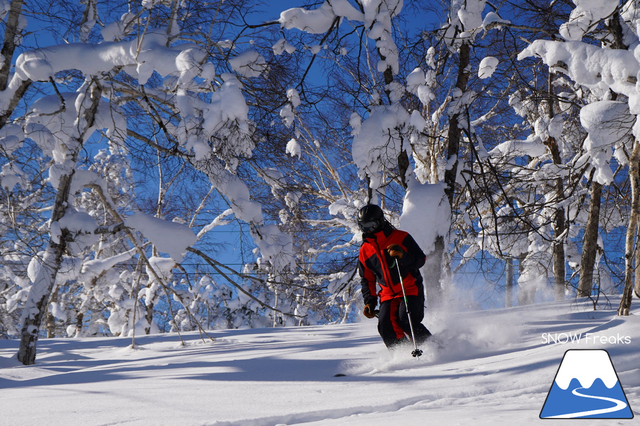 カムイスキーリンクス 今季ICチケット導入＆新装OPENのセンターハウスで快適度アップ☆そして、粉雪が舞い上がる尾形信の『パウダーガイド』!!